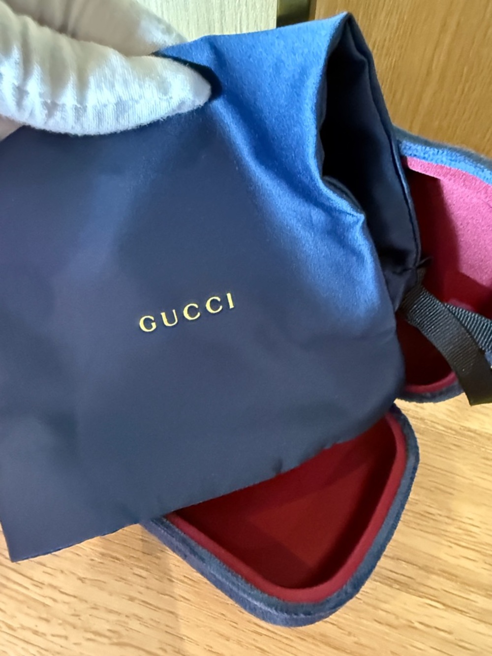 Gucci Velvet Sunglass Case in Blue with Burgundy Interior,dusty bag, wipe cloth - Picture 4 of 10